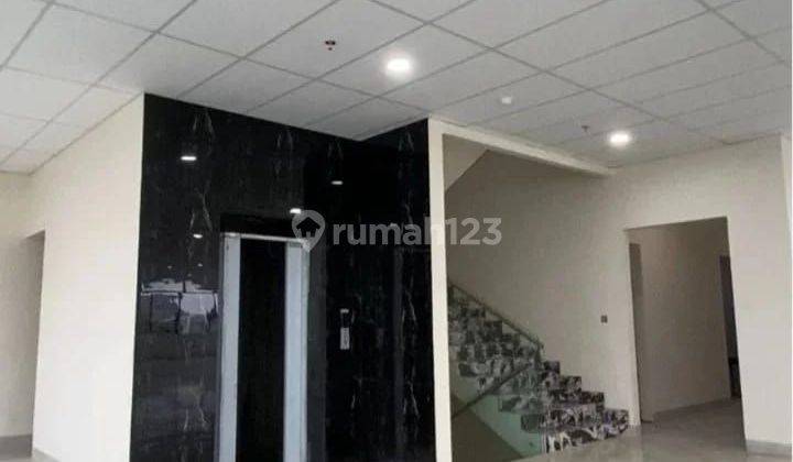 FOR SALE TB SIMATUPANG
BRAND NEW BUILDING

Selangkah ke TB Simatupang
Terletak di Jalan Raya

Luas Tanah 1000 m2
Luas Bangunan 2750 m2
Bangunan 5 Lantai + Rooftop
Toilet 18 setiap lantai (terpisah pria & wanita)
Lift untuk 8 Orang
Hydrant
Fire Alarm
AC
Pa 2