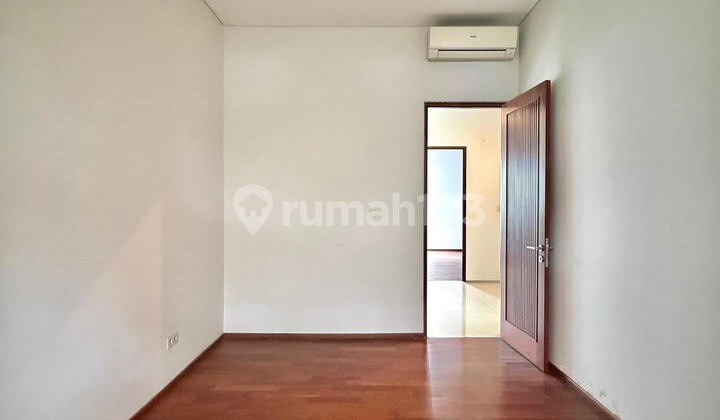 Rumah Siap Huni di Komplek Kerinci Dekat dengan Pakubuwono dan Senayanrumah Modern Siap Huni, Jalan Lebar Dalam Komplekdekat Senayan, Pakubuwono dan Sudirmanluas Tanah 328 M2luas Bangunan 350 M2kamar Tidur 4Kamar Mandi 3Kamar Tidur Art 2Kamar Mandi Art 2G 2