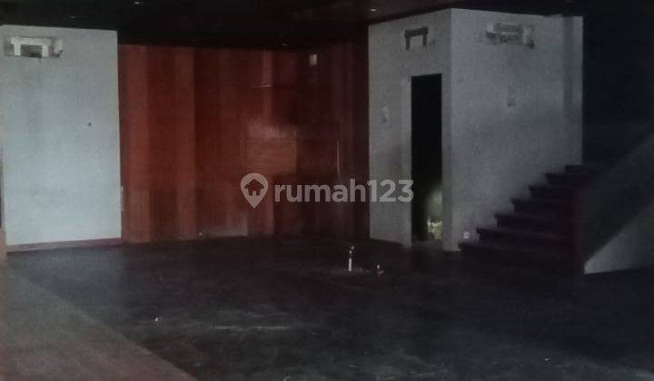 Jarang Ada !!!sewa Unit Komersial Kawasan Senopatisewa: 1.25 M, Konfirmlt: 400 M²lb: 425 M²km: 2 (servis Area 2)lantai: 2+basementcarport: Up To 4listrik: 82500 Wattair: Tanah Dan Pamlain Lain: Mushalla, Tempat Wudhu Dan Tiang Reklame Buat Promosi 2