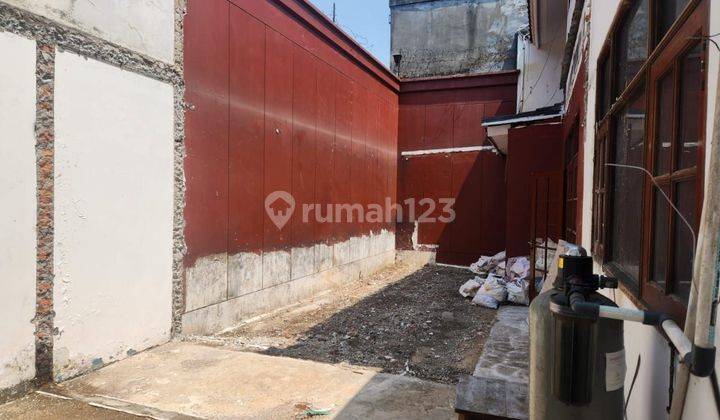 26-79
DISEWAKAN RUMAH (UNFURNISH)  JLN.GANDARIA TENGAH KEBAYORAN BARU JAKARTA SELATAN 
SHM 
Luas tanah:323
luas bangunan ;400
kamar tidur:3
kamar mandi :2
2 lantai 
Garasi:3
carport ;2
listrik:23.000watt
Hadap:selatan
Harga Rp.700JT/Thn Nego 1