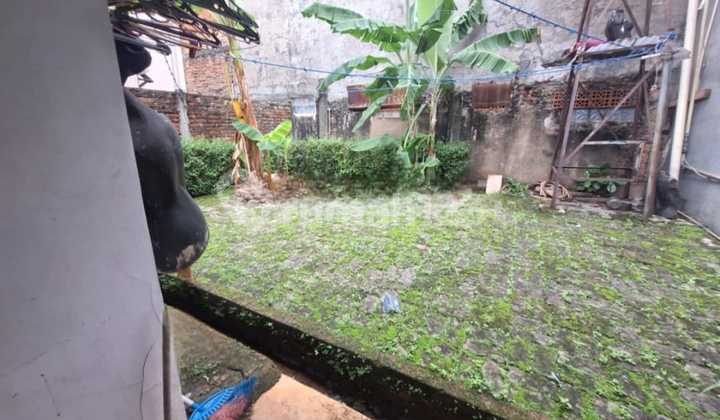 Price Reduced!! Land with Bonus House for Sale in Pupr Complex, Jl. Pondok Pinang, Kebayoran Lama, South Jakarta shm (Inheritance)Land Area: 200M²Building Area: -/+ 150 M²Road Width for 2 Carsprice from 5 Billion to 4 Billion NegotiableHighly Strategic Location5 Minutes to Lebak MRT Station 2