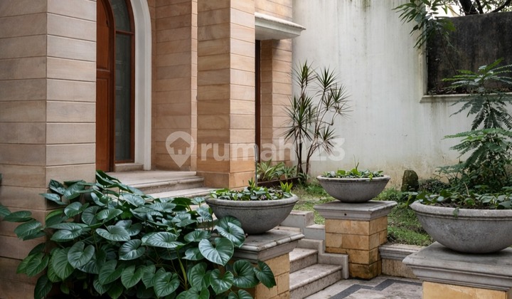 For Sale Ready-to-Live-In House in Panglima Polim, Kebayoran Baru, South Jakarta  
2 SHM (Certificates of Ownership)  
Land Area 1,454M² (Physical 1,472M²)  
Building Area approx. 1,000M²  
1.5 Floors  
Bedrooms: 7+2  
Bathrooms: 4+1  
Electricity 10,600 Watts  
Swimming Pool  
Garage for 4 Cars  
Carport for 7 Cars  
Facing East 2