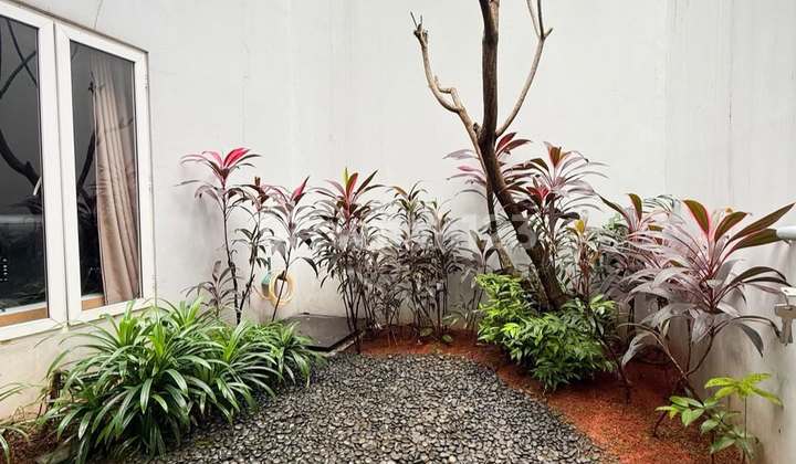 Exclusive House in Rm Harsono, Ragunan, Pasar Minggu, Inside a Complex (Only 7 Houses)Strategic Location (3 Minutes to Nearest Toll, 7 Minutes to Cilandak Town Square, 15 Minutes to Pondok Indah)Safe, Comfortable, Quiet AreaFlood-Free- Gated - 24-Hour Security- 2 Mini 2