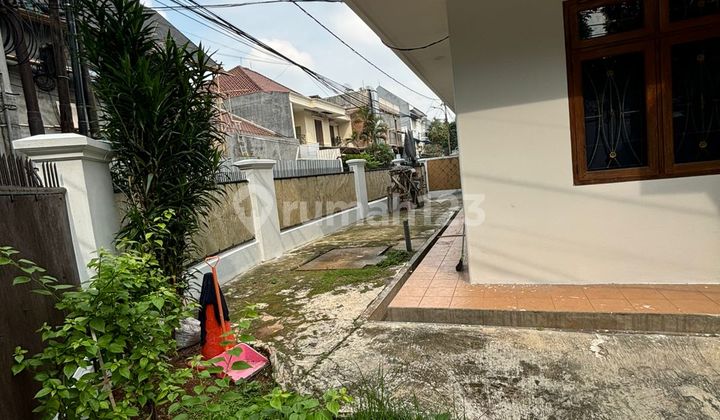 Disewa & Jual Rumah Usaha Cocok untuk Klinik Kecantikan Kantor Area Senopati Kebayoran Baru Jakarta Selatan SHM Luas Tanah: 285M²Laus Bangunan: 300Mkamar Tidur: 5+2 (Art)Kamar Mandi: 4+2 (Art)Garasi & Carport: 2+2Hadap: Timur & Selatanharga Sewa: 600Juta/ 2