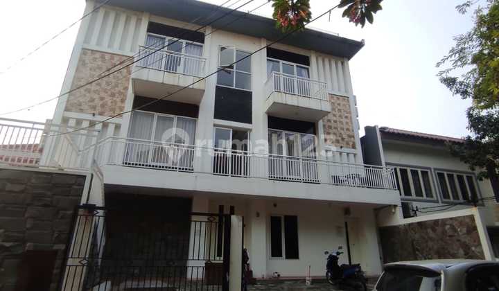 Di Jual Kos Kosan Mewah Dan Eksklusif Di Blok M Jakarta Selatan Luas Tanah: 243 M²luas Bangunan : 600 M²kamar 26kamar Mandi 26shm On Handharga Kamar 2.9-3.3 Jt/blnokupansi 100%harga 18 M Di Jual Kos Kosan Mewah Dan Eksklusif Di Blok M Jakarta Selatan Luas Tanah: 243 M²luas Bangunan : 600 M²kamar 26kamar Mandi 26shm On Handharga Kamar 2.9-3.3 Jt/blnokupansi 100%harga 18 M