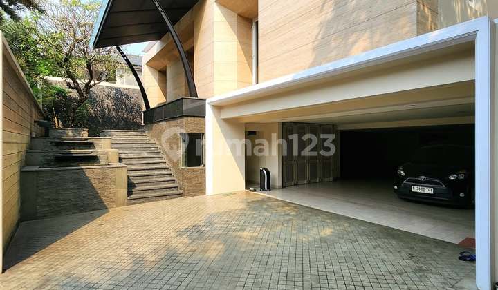 Rumah Tropical Modern – Pondok Indah (kencana Indah Area) Hunian Mewah Dengan Desain Tropical Modern Di Kawasan Prestisius Pondok Indah.lingkungan Tenang & Nyaman, Jalan Depan Lebar, Serta Bebas Banjir. Spesifikasi:lt 759 M² | Lb 1.115 M²3 Lantai | Bentuk 2