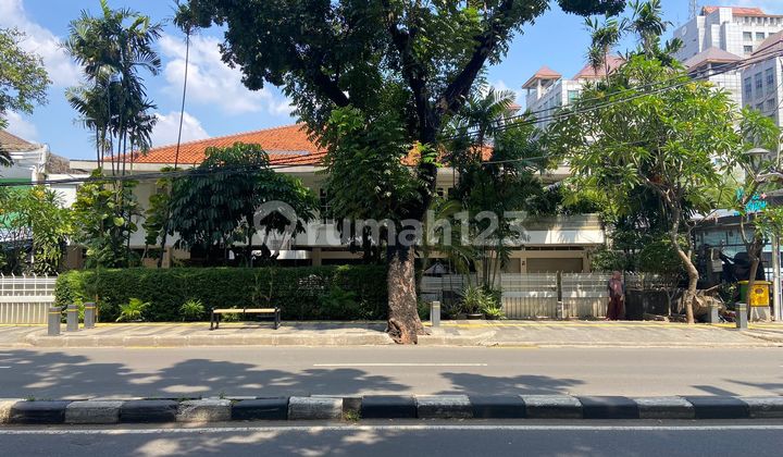 Commercial Property on Wijaya Street Near Senopati
Land Area: 683m²
Building Area:
Floors: 3 Floors (includes Basement)
Bedrooms: 4
Bathrooms: 3
Master Bedrooms: 4
Maids' Rooms: 2
Garage: 2 Cars
Carport: 7 Cars
Orientation: West
Price: Reduced to 42 Billion, Negotiable Until Deal
