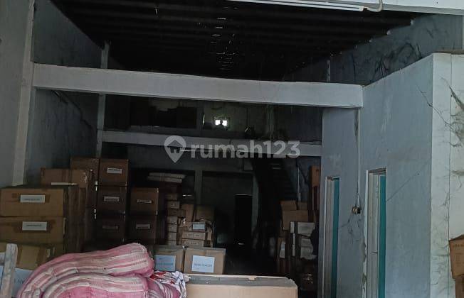 DI SEWA  GUDANG  DI JAKARTA SELATAN
Sewa Gudang
CILANDAK - Jakarta Selatan
LT 550 LB 550

Listrik 5500
Rp 400.000.000 
SHM
Hadap Selatan

Luas Tanah  :   550 M2
Lebar             : 12 m²
panjang.       : 38 m²
parkir mobil. : 12m x 12m
Lokasi Jalan Ut 2