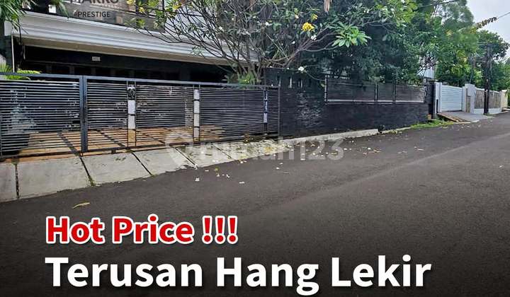 For Sale: Hang Lekir Passage – Super Strategic & Exclusive Location in South Jakarta  
Large Move-In Ready House with Private Swimming Pool, Bonus Prestigious Location with Very Rare Listings Available!  
Land Area: 532 m² | Building Area: 900 m² | 2 Floors | 6 Bedrooms | 4 Bathrooms