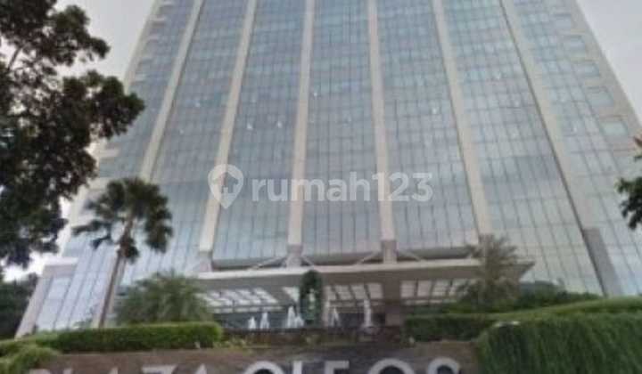 For Sale: Office Space in Plaza Oleos, Tb Simatupang, South Jakarta

Total Land Area: 11,248 sqm
Total Building Area: 69,748 sqm Gross - 41,990.95 sqm Semi Gross
Building Completion: Year 2014
Total Floors: 18 + 4 Basements
AC System: Daikin VRV System, 8 Zones per Floor
