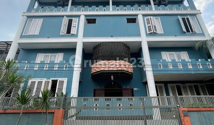 Kost Beroperasi dengan Konsep Modern Etnik di Pondok Indahstrategis :- Gandaria City Mall- ⁠Pondok Indah Mall- ⁠Pakubuwono Area- ⁠Sudirman Area- ⁠Permata Hijau Area- ⁠Bintaro Areaspesifikasi Kost :- Luas Tanah 517 M2- ⁠Bangunan 2.250 M2- ⁠Bangunan 5 Lanta