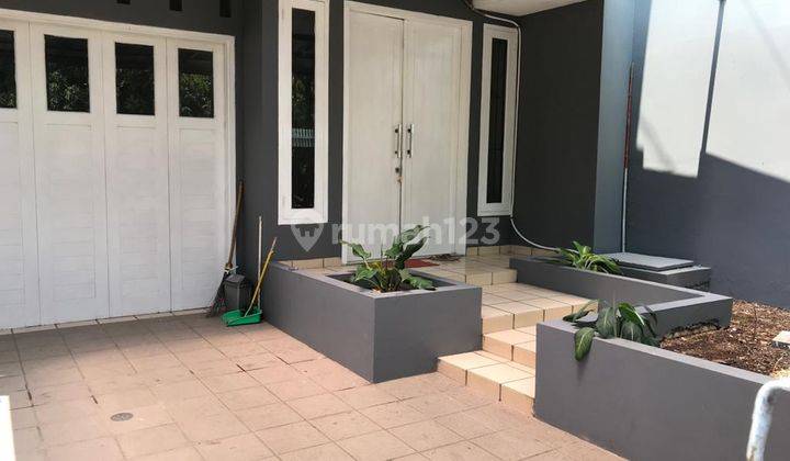 Disewa Rumah Minimalis Dalam Komplek Dekat Pakubuwono Dan Senayanjl. Dempo Luas Tanah: 180m²luas Bangunan: 200 Mkamar Tidur: 3+1 (art)kamar Mandi: 3+1(art)bangunan: 2 Lantaikondisi: Semi Furnishgarasi + Carport: 1+1listrik: 6600 Wattair: Tanahsertifikat:  2