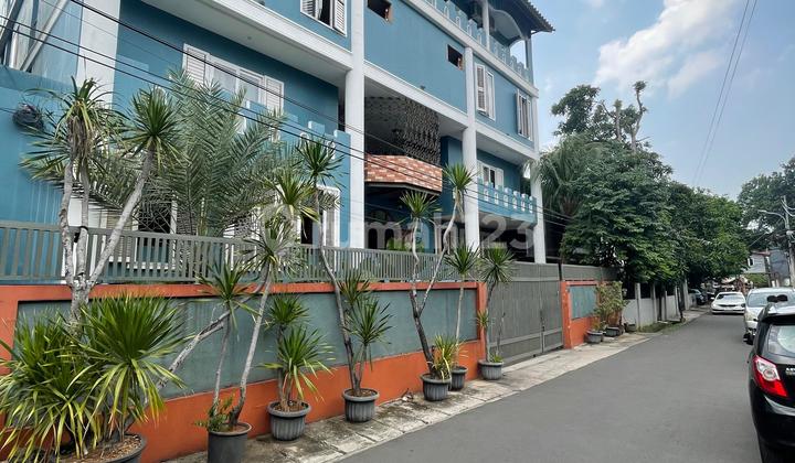 Kost Beroperasi dengan Konsep Modern Etnik di Pondok Indahstrategis :- Gandaria City Mall- ⁠Pondok Indah Mall- ⁠Pakubuwono Area- ⁠Sudirman Area- ⁠Permata Hijau Area- ⁠Bintaro Areaspesifikasi Kost :- Luas Tanah 517 M2- ⁠Bangunan 2.250 M2- ⁠Bangunan 5 Lanta 2