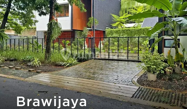 For Sale Brand New House in a Complex in Brawijaya, Kebayoran Baru, South Jakarta  
Land Area: 700m²  
Building Area: 800m²  
Bedrooms: 4 + 2 maids' rooms  
Bathrooms: 4 + 1 maids' bathroom  
2 Floors  
Front and Backyard  
Dry & Wet Kitchen  
Library Room  
Rooftop  
Security Post  
Garage for 4 cars
