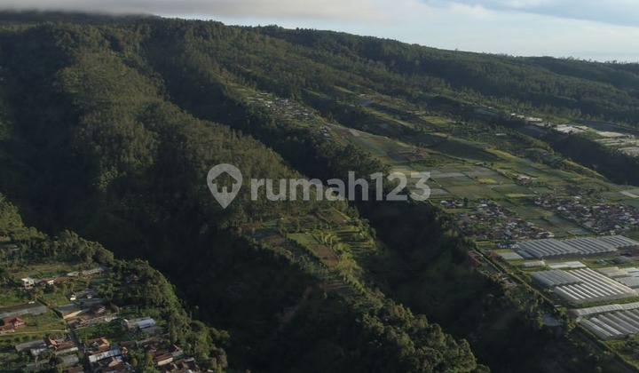 Termurah Bukit Cikahuripan Resort Lembang Area 10 Ha Can Be Developed Into A Premium Hidden Gem In Lembang! Land Area ±10 Ha | Building Area ±1,000 M² Suitable For Development Into: Resort / Boutique Villa Hotel Wellness Retreat / Nature Escape Price 45 M Serene Atmosphere