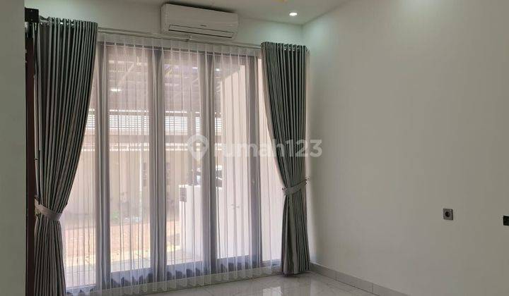 Di Sewakan Rumah Cantik Siap Huni Di Jakarta Selatan

*luas Tanah : 130 M2
• Luas Bangunan : 205 M2
• Rumah Berapa Lantai : 2 Lantai
• Hadap : Utara
• Legalitas : Shm
• Kamar Tidur : 4
• Kamar Mandi : 3
• Kamar Pembantu : 1
• Kamar Mandi Pembantu : 1
• Li 1