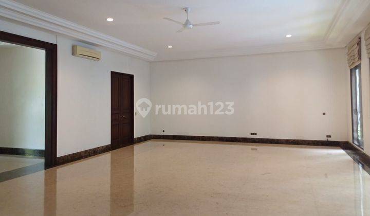 Di Sewakan Rumah Cantik Luxury Di Jalan Kencana 1 No.19  Pondok Indah Jakarta Selatan
lt.720m 
lb.
kamar Tidur 3 Atas 
kamar Tidur 1 Bawah 
setiap Kamar Tidur Ada Kamar Mandi + Ac + Wadrobe 
living Room
taman 

art :
kamar Tidur Nya 4
ruang Cuci 2 Mesin C 2