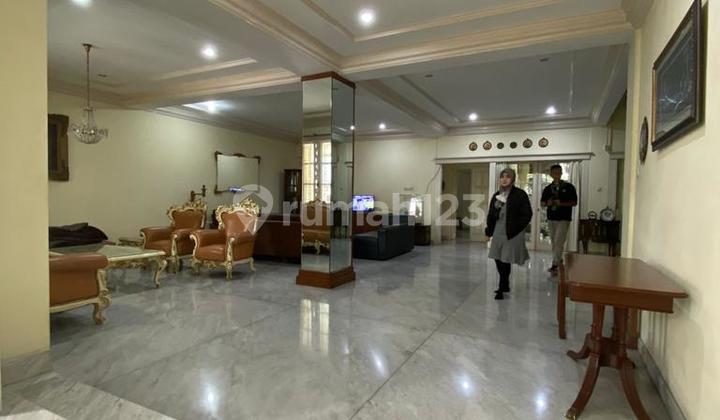 Di Jual Rumah Di Kebayoran Baru Harga Murah Nego-lokasi Bagus Dan Strategis -akses Jln 2 Mobil Lebar-best Investment Luas Tanah 417luas Bangunan 718kamar Tidur 5+3kamar Mandi 7lantai 2carport 2garasi 4shmharga 16 Milyar (nego)pak Agus