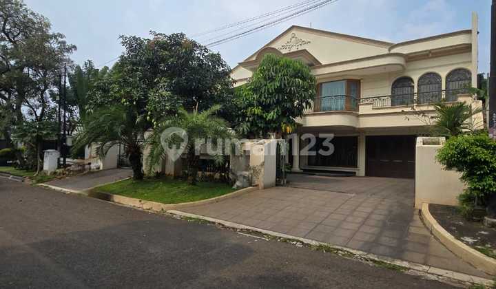 For Sale and For Rent Ready-to-Occupy House in Pondok Indah, South Jakarta  
Land Area: 800 m²  
Building Area: 650 m²  
Bedrooms: 5 + 1 (maid's room)  
Bathrooms: 5 + 1 (maid's bathroom)  
Pavilion  
2 Floors  
Swimming Pool: 4 x 11 m  
Clean & Dirty Kitchen  
Electricity: 23,000 Watt  
Garage: 1 Car  
Carport: 4 Cars