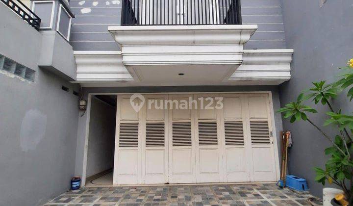 Di Jual / Disewa Rumah Siap Huni Belakang Grand Lucky Radio Dalam Jl.kweni Kebayoran Baru Jakarta Selatan Shm Luas Tanah: 190m²luas Bangunan: 300mkamar Tidur:4kamar Mandi: 4+1(toilet Tamu)bangunan: 2 Lantaikloset Toto, Water Heater) 3 Acservice Area (cuci 1