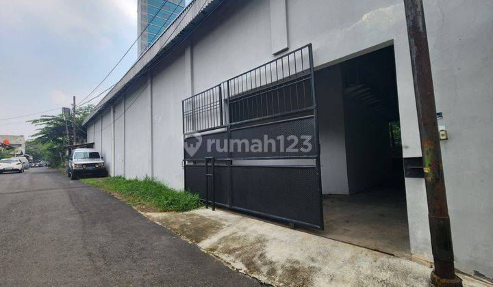 02
For Rent Gudang & Lahan Siap Pakai Di TB Simatupang
SHM
1. Bangunan kantor luas tanah 400m²
1 lantai
Harga Rp. 1 M /thn

2.Tanah kosong luas tanah 1200m²
Harga Rp. 1.8 M /thn

Harga sewa 1 & 2 Rp. 2.3 M /thn
Min sewa 2thn 

Lahan 1 - Bangunan kantor 40 1