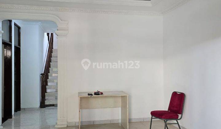 For Rent Rumah Siap Huni Di Area Senopati Kebayoran Baru Jakarta Selatan Shmluas Tanah 158m²luas Bangunan . 250m²2 Lantaikamar Tidur. 4kamar Mandi 3full Aclistrik 7000wattair Pamtaman Belakanggarasi 1 Mobilcarport 2 Mobilharga Rp.250jt/ Thn Nego 2