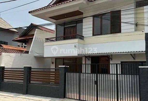 Dijual Rumah
hang Lekir Area
unfurnished

• Luas Tanah 242 M²

• Luas Bangunan 312 M²

• Bangunan 2 Lantai

• Kamar Tidur 4+1

• Kamar Mandi 4

• Garasi 1

• Carport 2

• Shm

harga 14 M Nego 2