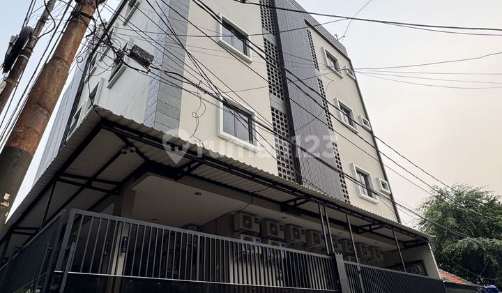 Dijual Kost Mewah Baru 1 Tahun Beroperasi di Tanah Abanglokasi : Petojo Tanah Abangjumlah Kamar : 55 Luas Tanah : 189Mluas Bangunan : 801Mfasilitas Umum : Rooftop, Dapur, Communal Area, Parkir, Receptionis Area, Gudang, Ruang Cuci Baju, Fasilitas Kamar : 