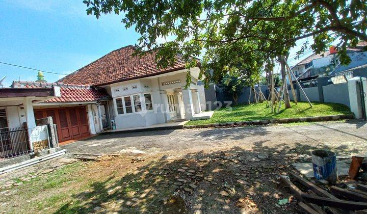 Di Jual Rumah Lama Siap Huni Hitung Tanah Di Menteng - Jkt Pusat.legalitas :shgb 2 Bukuharga Rp.40m Jadi ==> Rp.39mlt.total 947m² Sbb :shgb 1.lt.827m²lb. 619m²2 Lantai Lantai 1 : Kt. 7 1 Kamar Ganti.- Km.2 , 1 Wc Kering 1