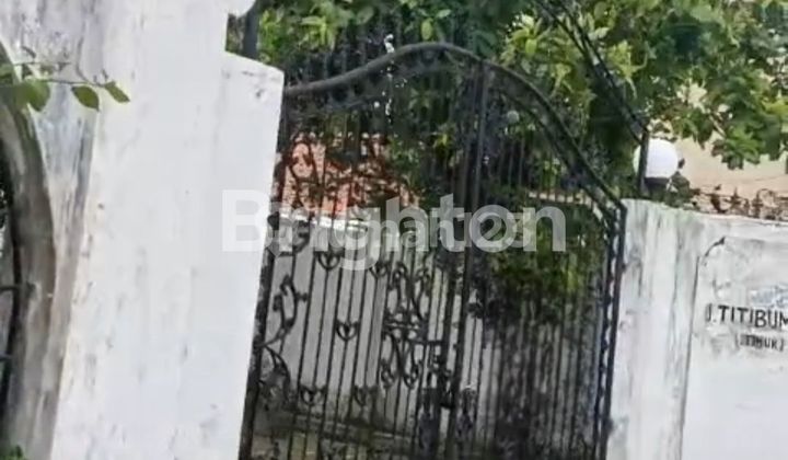 Rumah Tropis Modern,Tentrem Ayem Halaman Luas di Titi Bumi Yogyakarta Rumah Tropis Modern,Tentrem Ayem Halaman Luas di Titi Bumi Yogyakarta