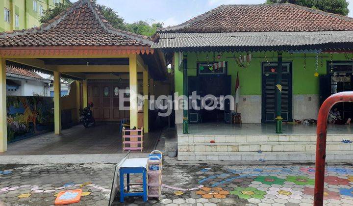 Rumah Lama dekat Pakualaman, di jl Protokol Jl.Gadjah Mada Yogyakarta 1