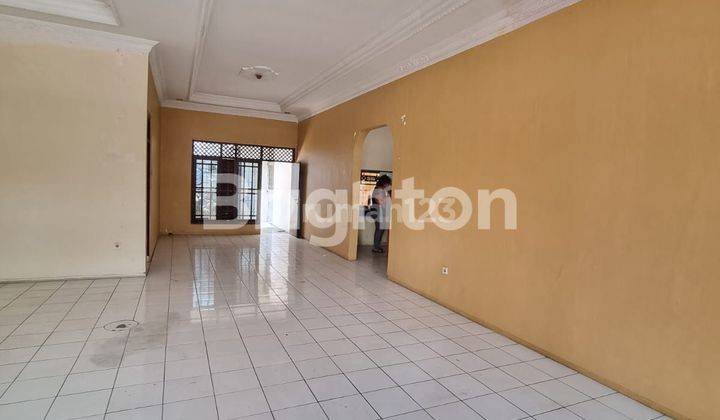 Rumah di premium area cocok untuk usaha parkir luas di jalur jl Raya besar 2