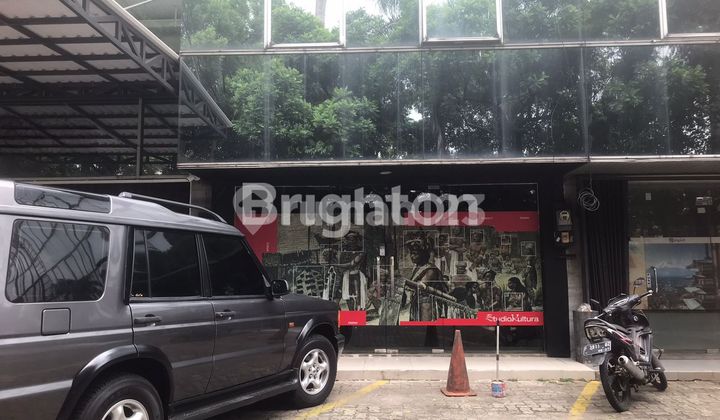 4-story shophouse, modern suitable for office and business in Lebak Bulus, South Jakarta 4-story shophouse, modern suitable for office and business in Lebak Bulus, South Jakarta