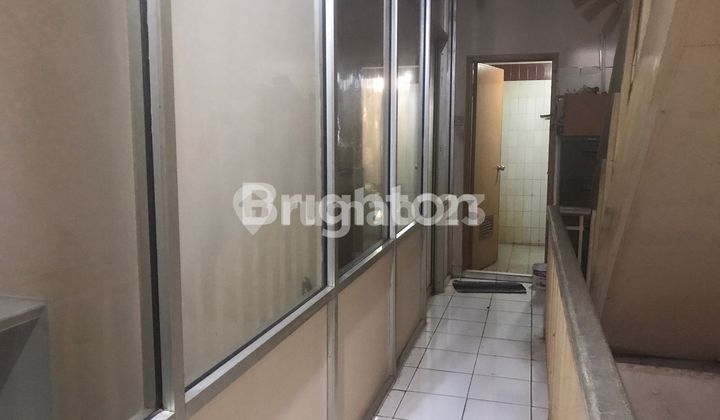 4-story shophouse, modern suitable for office and business in Lebak Bulus, South Jakarta 4-story shophouse, modern suitable for office and business in Lebak Bulus, South Jakarta