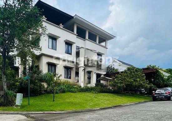 Rumah modern mewah 3 Lt,di Hooek Sentul City Bogor Rumah modern mewah 3 Lt,di Hooek Sentul City Bogor
