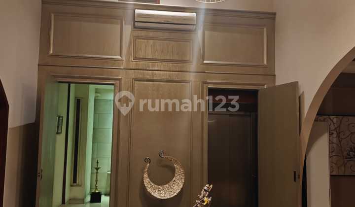 Luxury House with Elevator in Disunter 2