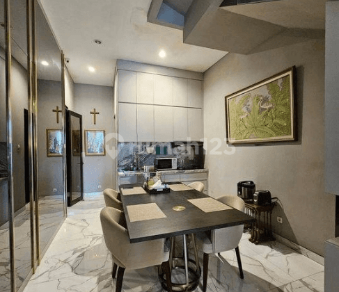 Rumah Mewah 3 Lantai SHM Furnish Luas 147m Siap Huni 1