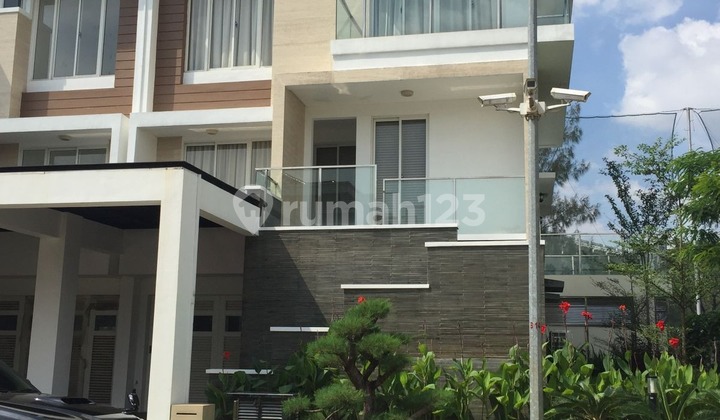 Golf Residence Luxury House Fully Furnished with Pool Kemayoran 8x25 Golf Residence Luxury House Fully Furnished with Pool Kemayoran 8x25