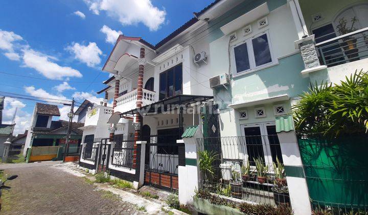 Rumah 2 Lantai Barat Lapangan Nogotirto Jogja 2