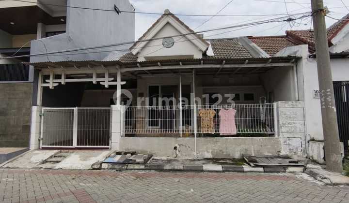 For Sale Row House on Jalan Besar in Mulyosari, Surabaya City, Freehold 125 1