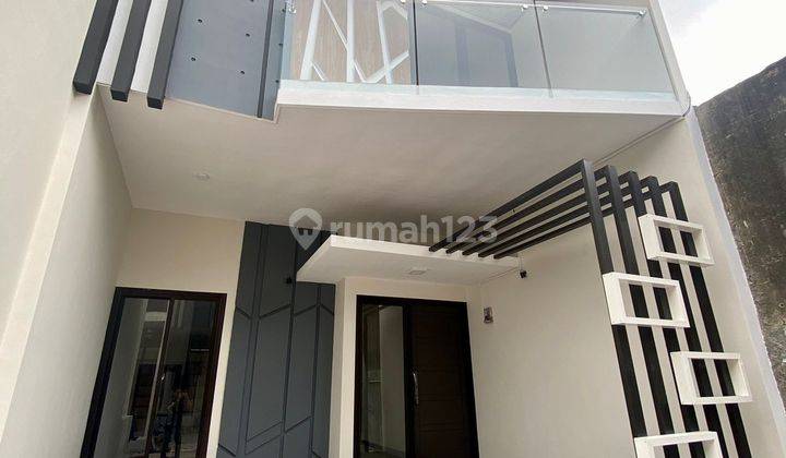 Rumah di Kutisari 2 Lantai SHM Timur 1