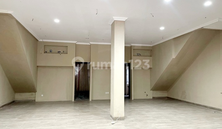 Ruko Gandeng Green Lake City, 4 Lantai, Lokasi Ramai, Strategis Banget, Jalan Utama, Hadap Barat