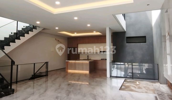 Brand New Permata Buana Dekat Puri Indah, Mewah, Modern, Murah, 3 Lantai, Semi Furnish, Hadap Selatan, Siap Huni 2