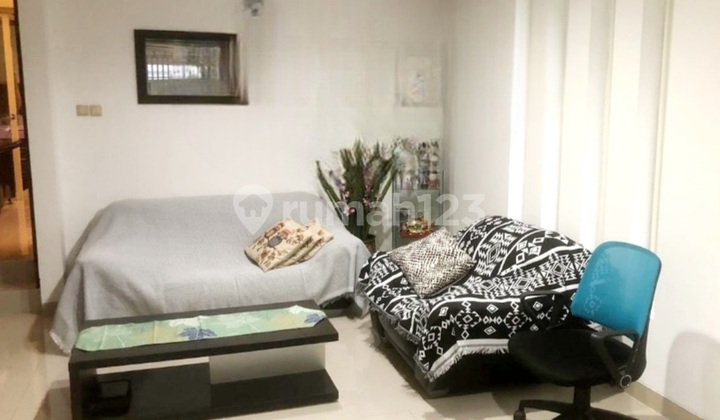 Rumah Grisenda Pik, Hook, 8x18.5, 3 Lantai, Split Level, Hadap Utara Rumah Grisenda Pik, Hook, 8x18.5, 3 Lantai, Split Level, Hadap Utara