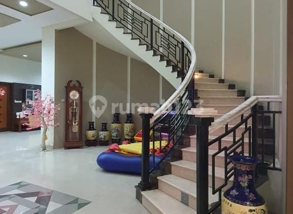 RUMAH MEWAH PIK WALET INDAH 360 M2, 3 LANTAI, HADAP UTARA
