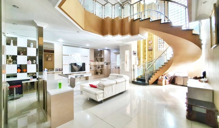 RUMAH HOOK MEWAH DI KELAPA PUAN KELAPA GADING, HADAP TIMUR UTARA, SEMI FURNISH, JAKARTA UTARA