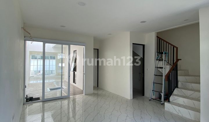 RUMAH CITRA GARDEN PURI, FULL RENOV, 90 M2, HADAP SELATAN