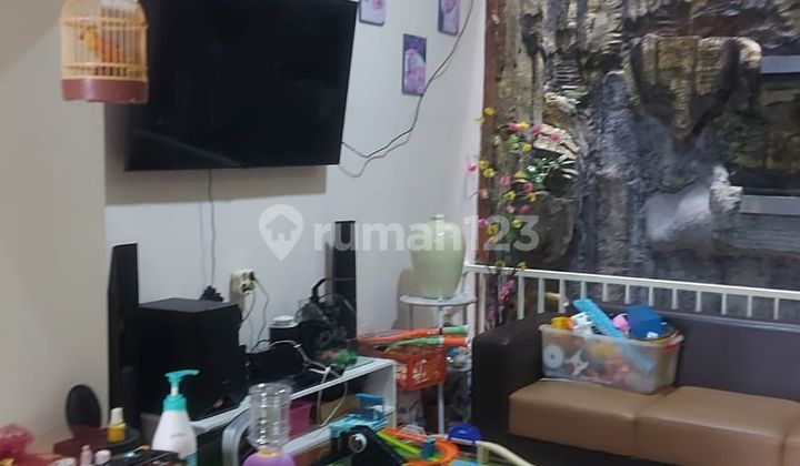 RUMAH METLAND PURI, DEKAT GREEN LAKE, 3 LANTAI, HADAP UTARA, SHM