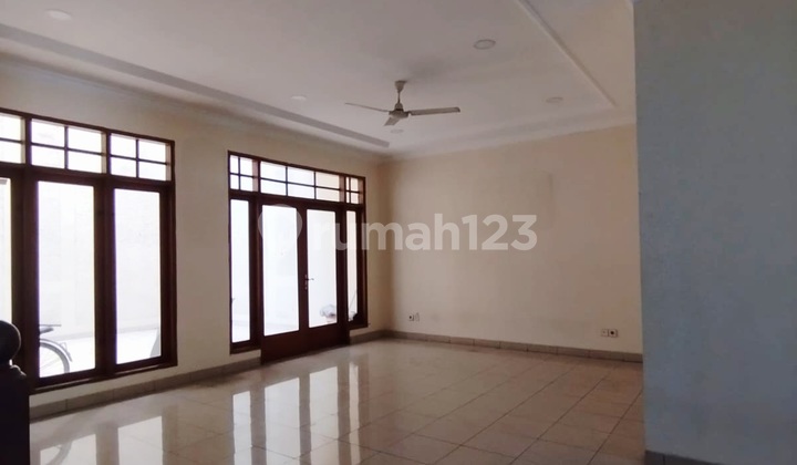 Rumah Permata Buana Dekat Puri Indah, Murah, 10X20, Kamar 5, Rapi, Siap Pakai 2