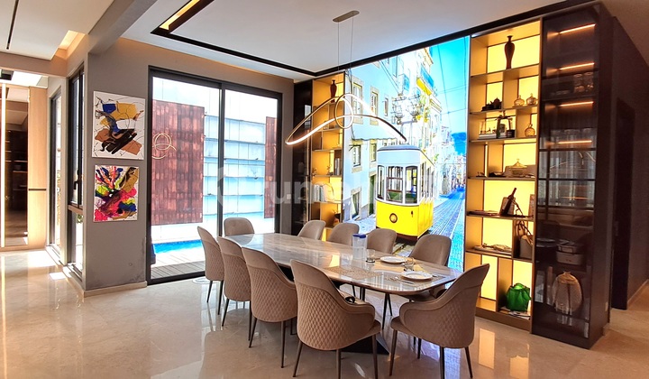 Rumah Mewah Lakewood Navapark Bsd, 300 M2, Full Furnish Design Interior, Lift, Pool, Hadap Utara
